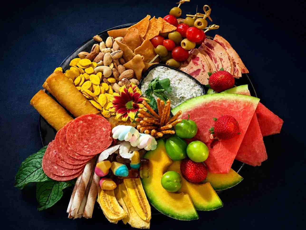 سینی مزه چیست | انواع سینی مزه لاکچری برای مهمانی‌ها